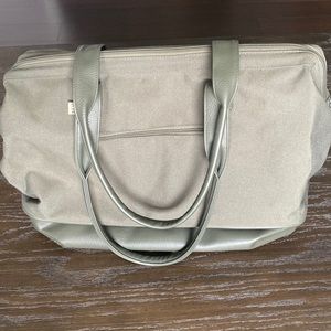 Excellent Condition! Beis Weekender Bag